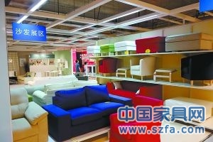 愛蜂巢家居體驗館沙發(fā)展區(qū)。記者 孫戉攝